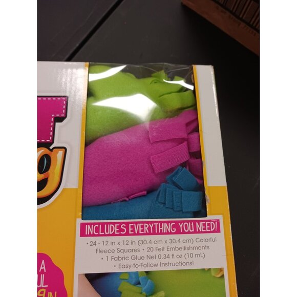 Made By Me Easy to Knot Quilt Making Kit by Horizon Group USA, No Sewing, No Cut - Picture 4 of 5